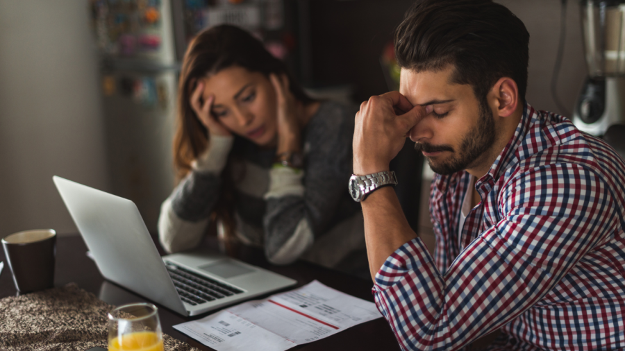 Finanças supera saúde mental como maior desgaste no trabalho