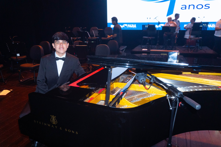 Pianista paraense de 14 anos que viralizou ao aprender sozinho, é único finalista do Norte em concurso nacional