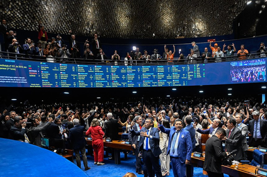 Fim da escala 6x1 é aprovado no Senado