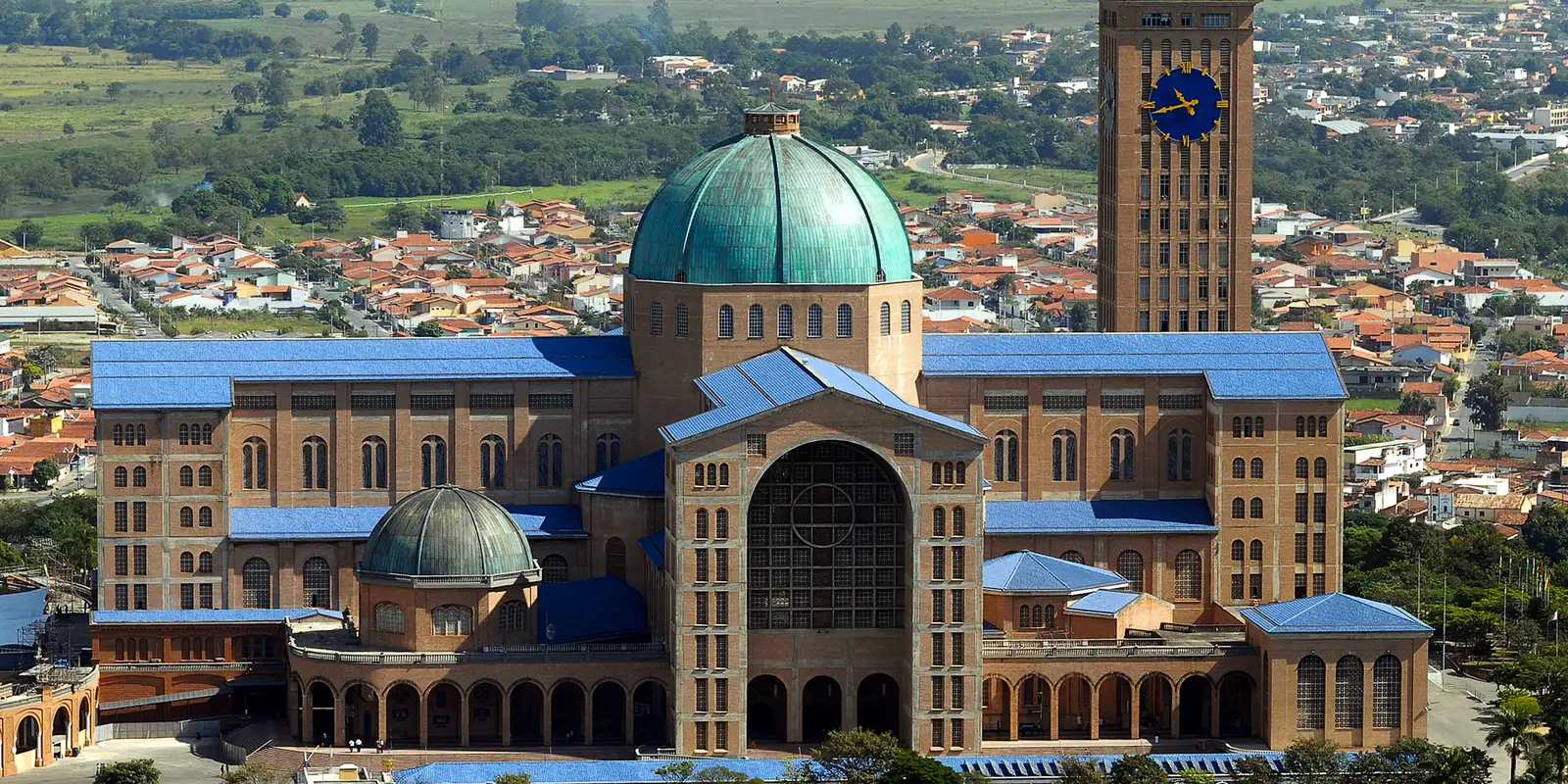 Santuário de Aparecida terá missas, consagração e procissão no feriado
