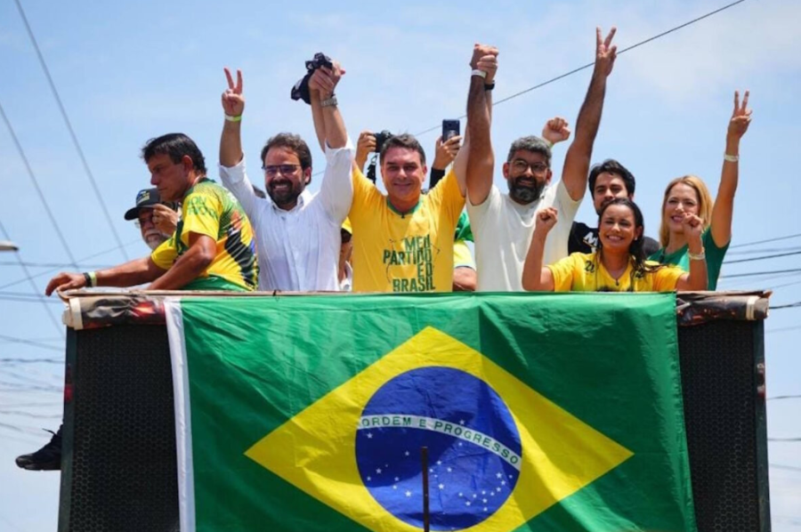 Flávio faz motociata no Pará; Lula participa de marcha no RS